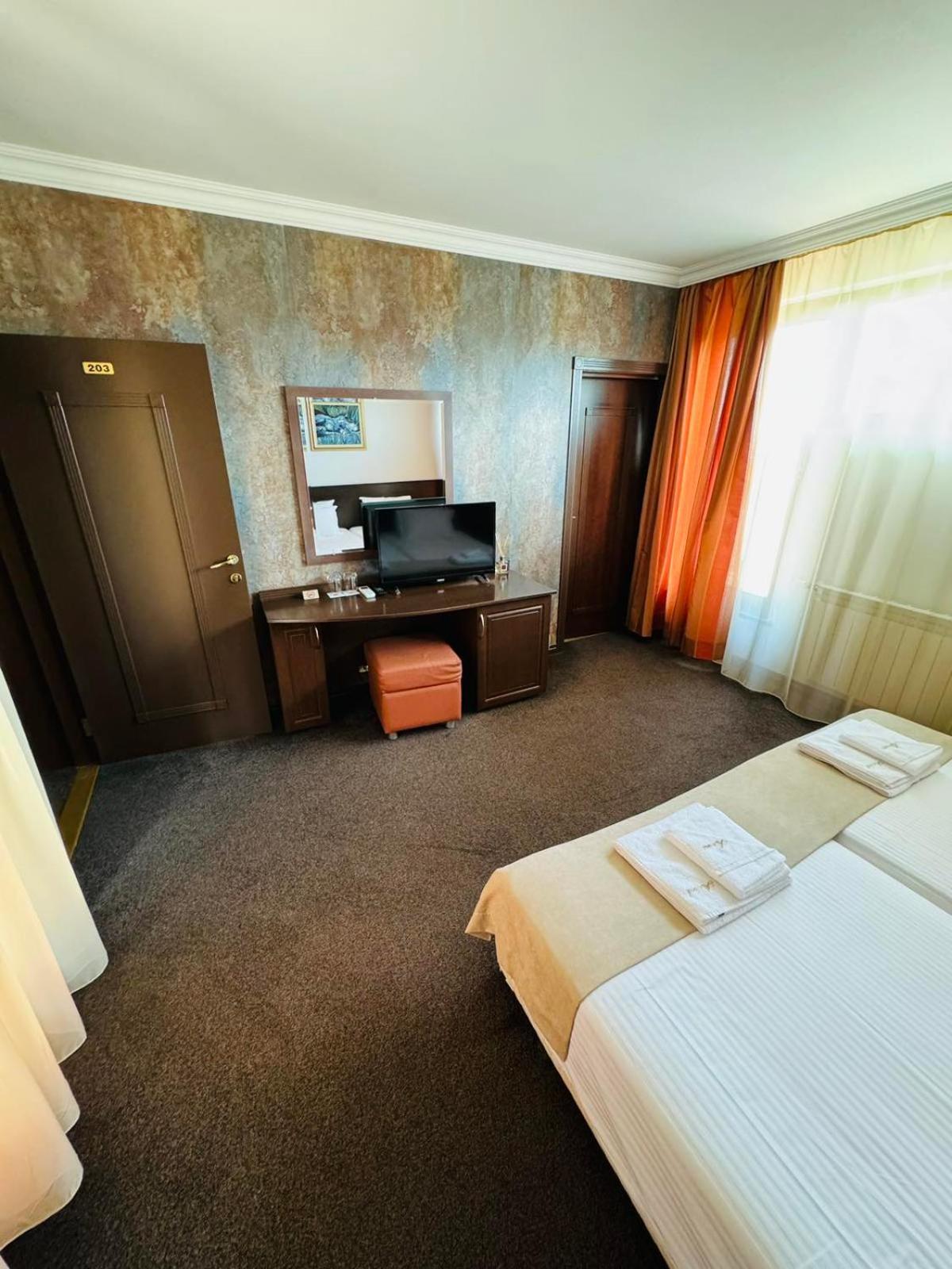 Hotel-restaurant Almond Karlovo Extérieur photo