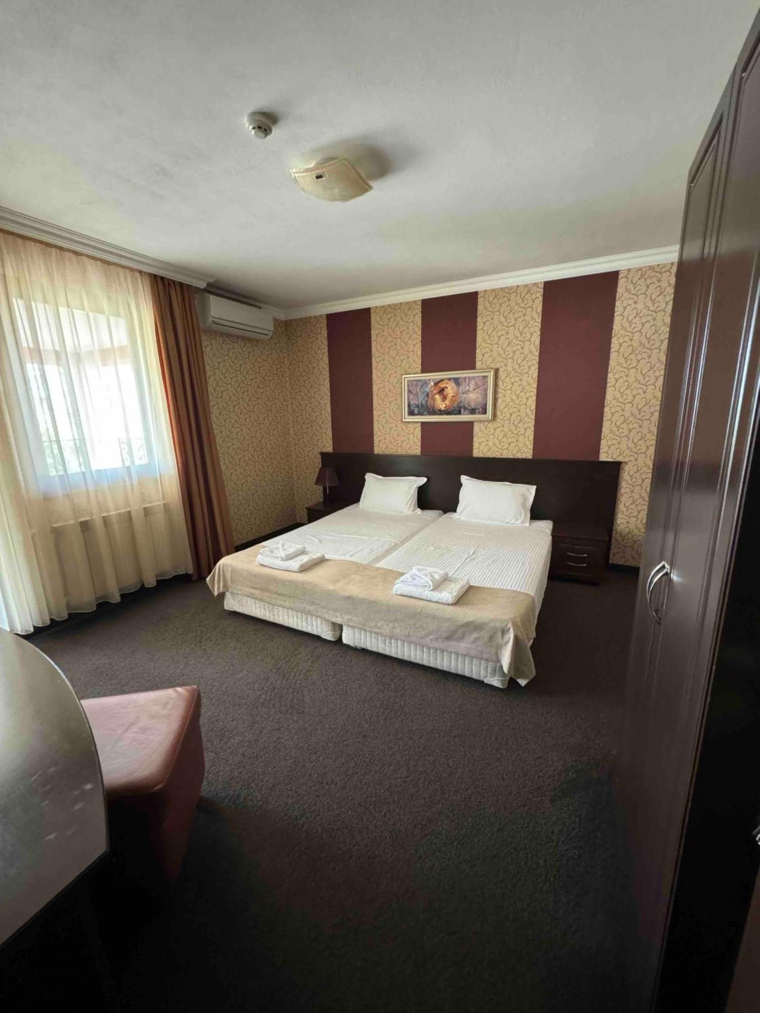 Hotel-restaurant Almond Karlovo Extérieur photo
