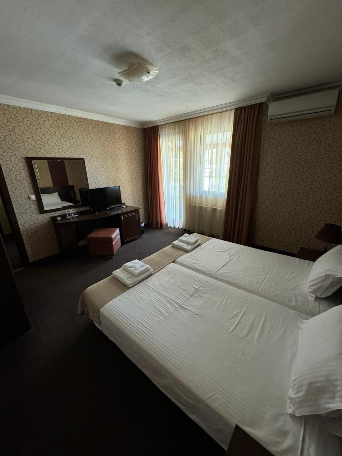 Hotel-restaurant Almond Karlovo Extérieur photo