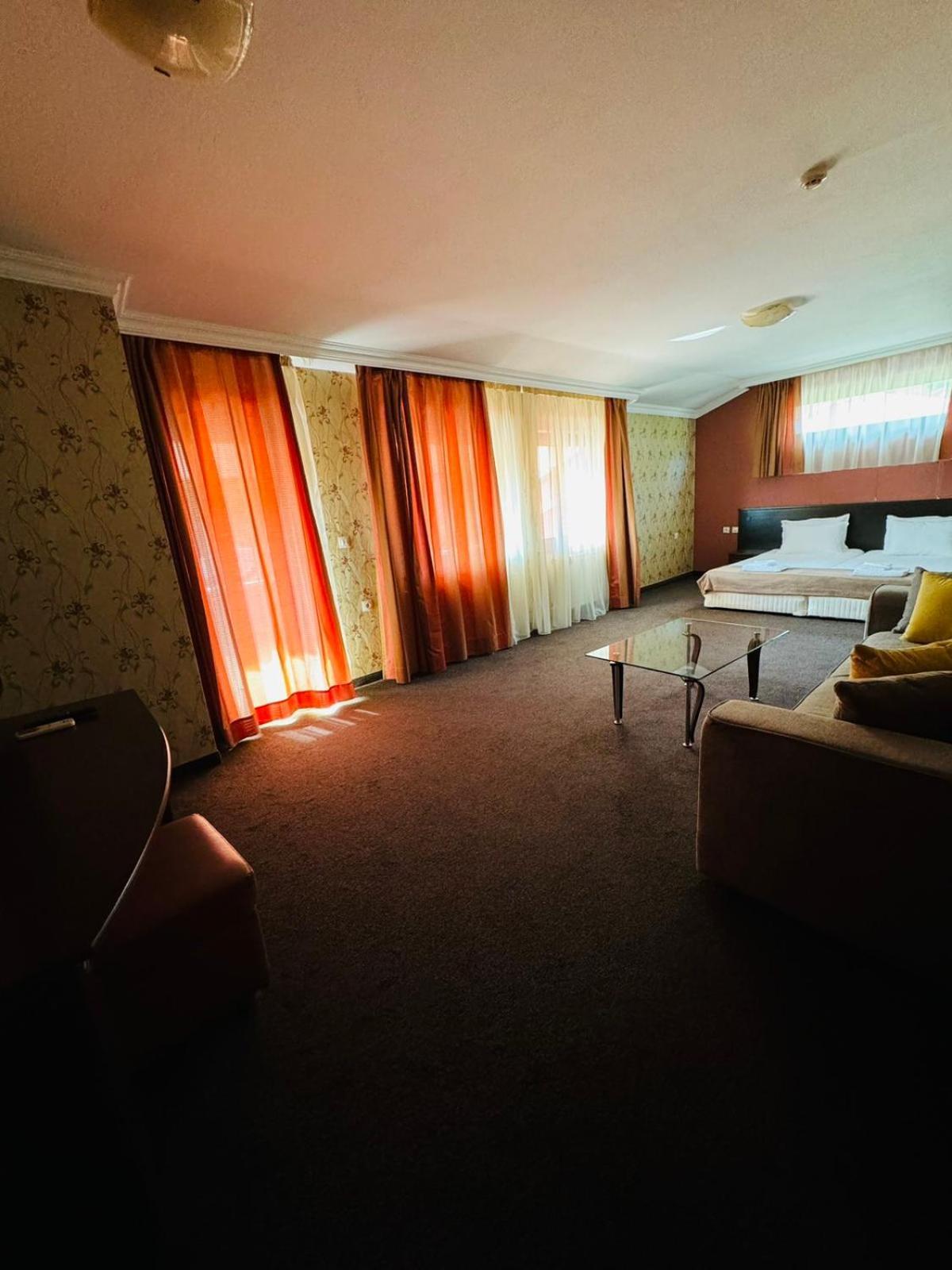 Hotel-restaurant Almond Karlovo Extérieur photo