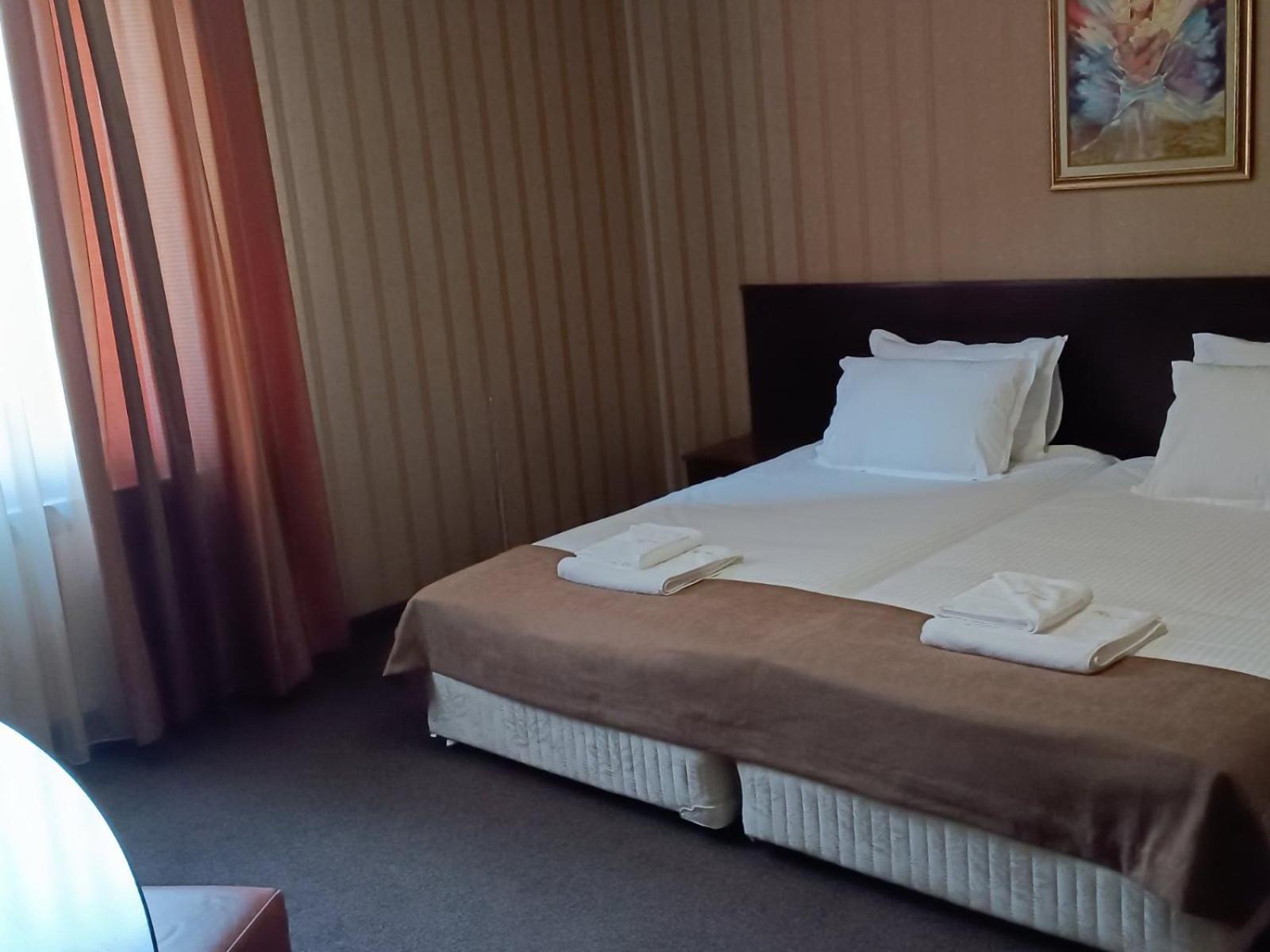 Hotel-restaurant Almond Karlovo Extérieur photo